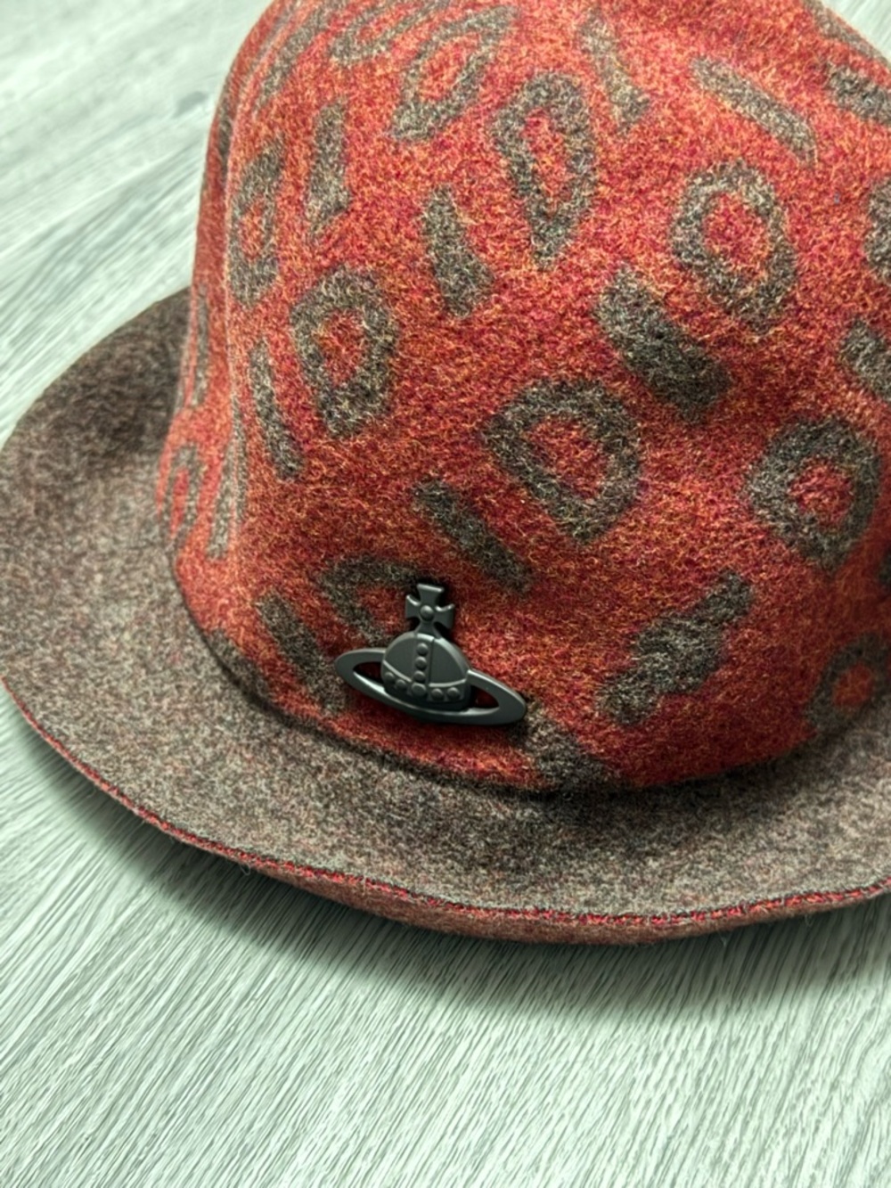 Vivienne Westwood Red and Brown Wool Fedora Hat - Picture 2 of 4